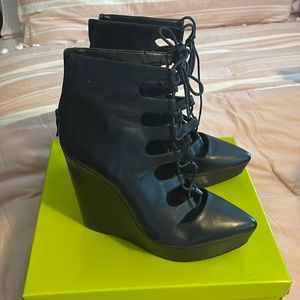Gorgeous, good condition, Black leather BCBG wedge boots